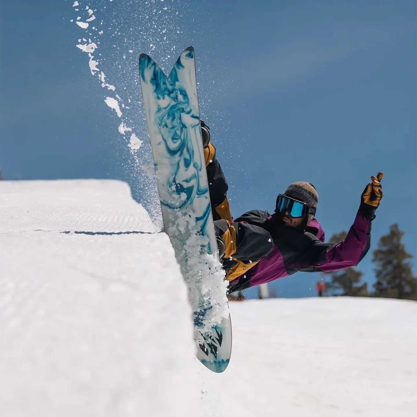 Storm Wolf Snowboard | Jones Snowboards 公式